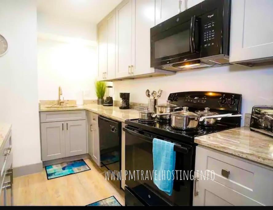 Modern Santorini Suite Houston Nrg Tmc Luxurious Walkable Экстерьер фото